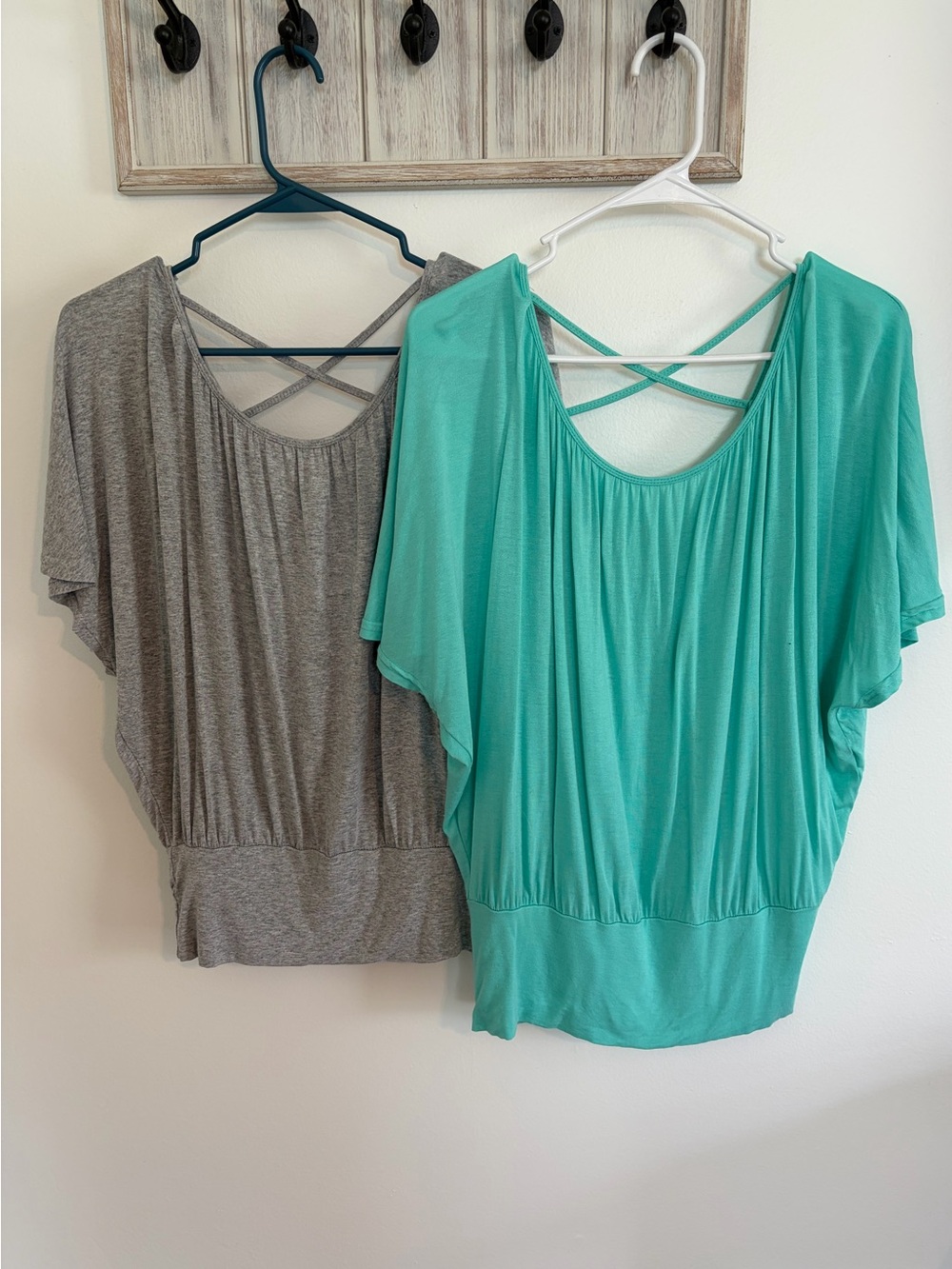 Women’s Flutter Sleeve Crisscross Back Top - Teal / Gray set